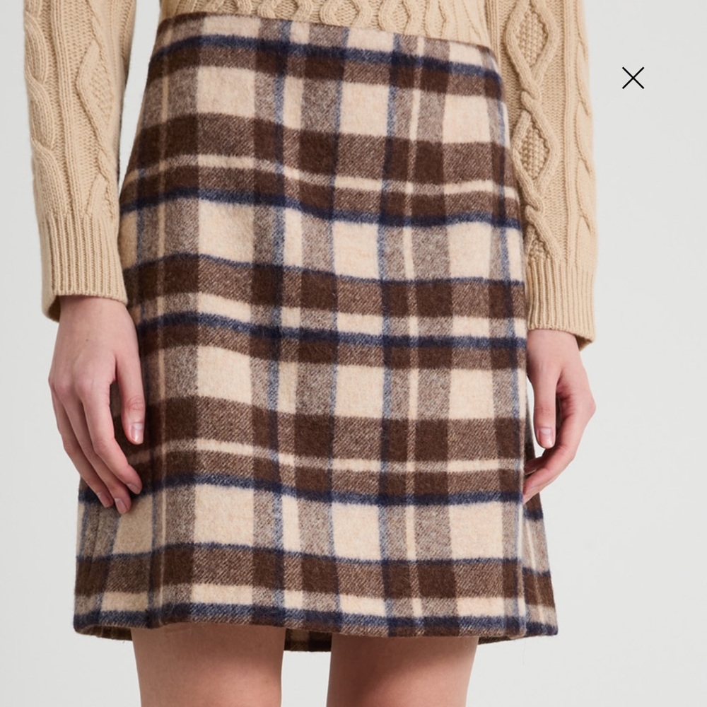NWT Weekend Max Mara Short Checked Wool Skirt Color: Beige. Sz: US10 Fall/Winter